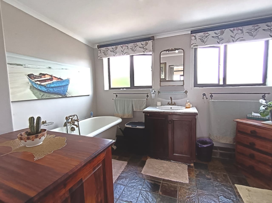 7 Bedroom Property for Sale in Walmer Eastern Cape